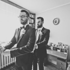 przygotowania do ślubu pan młody z bratem