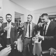 na weselu wódka się pije