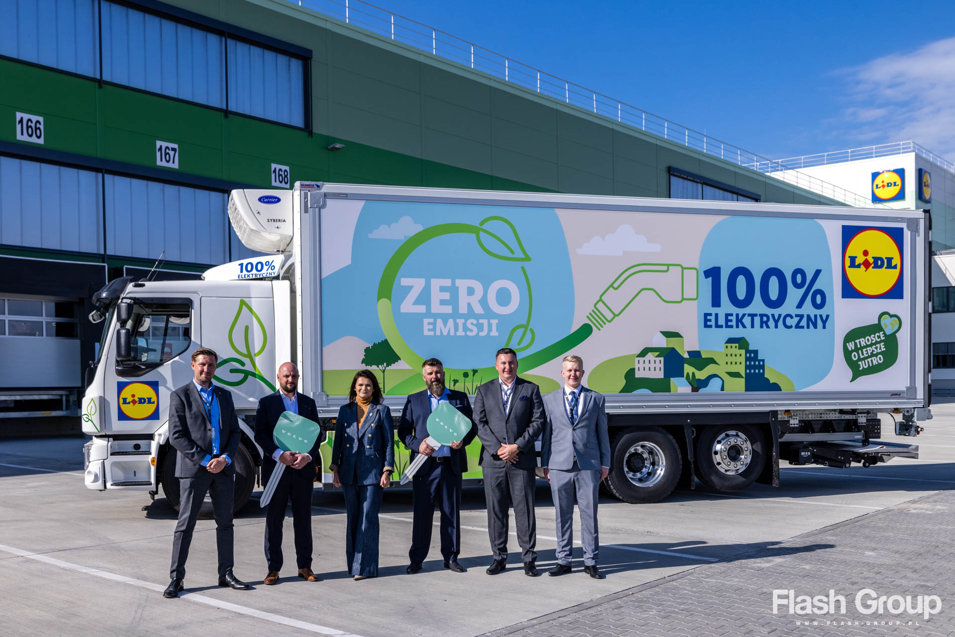 Volvo Trucks Polska dostarcza flotę dla Lidl: elektryczna rewolucja w transporcie.